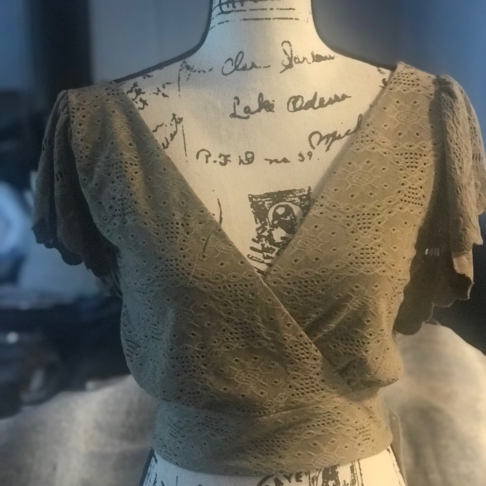 NWT Urban Romantics Flutter Sleeve Smocked Embroidered V Neckline Crop Top